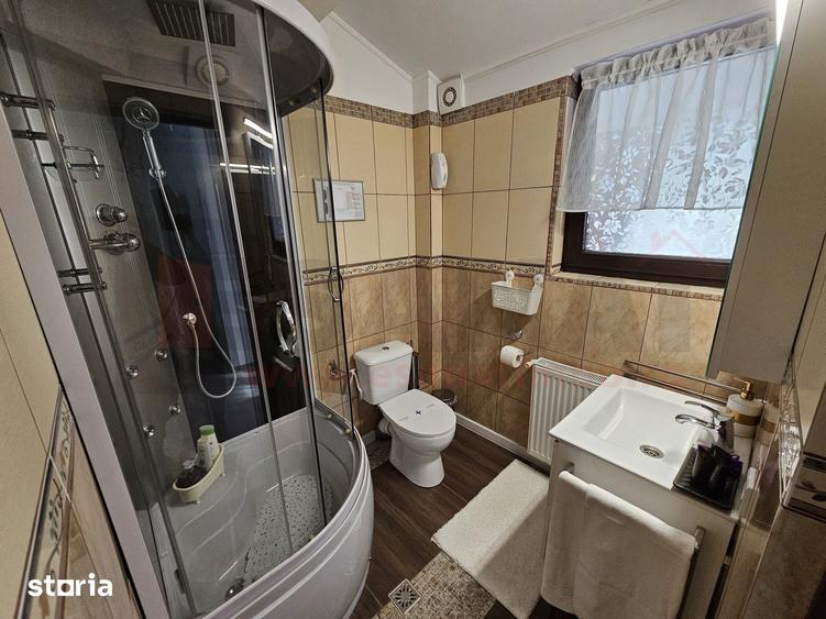 Casă cu 10 camere cu Teren 1892 Mp în Sud