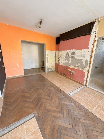 Casă individuală cu 6 camere cu Teren 265 Mp în Central