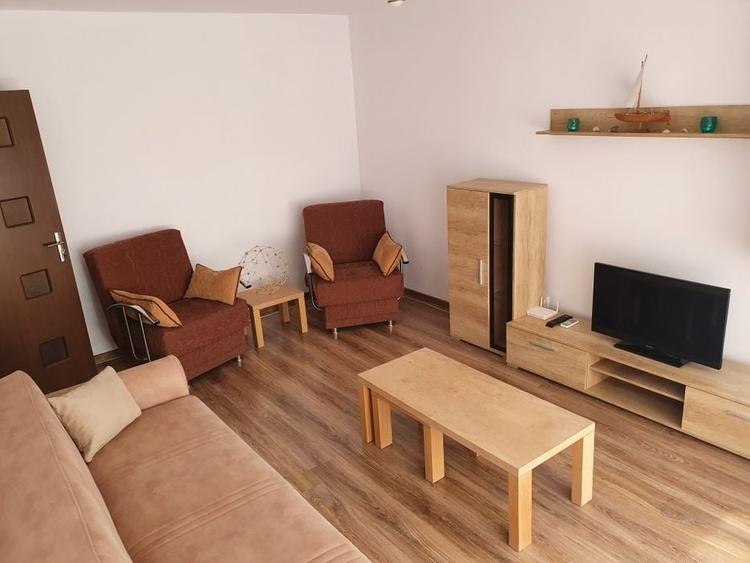 Apartament cu 2 camere decomandat, mobilat în Casa de Cultură