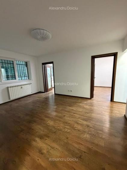Apartament cu 3 camere decomandat, mobilat în Victoriei