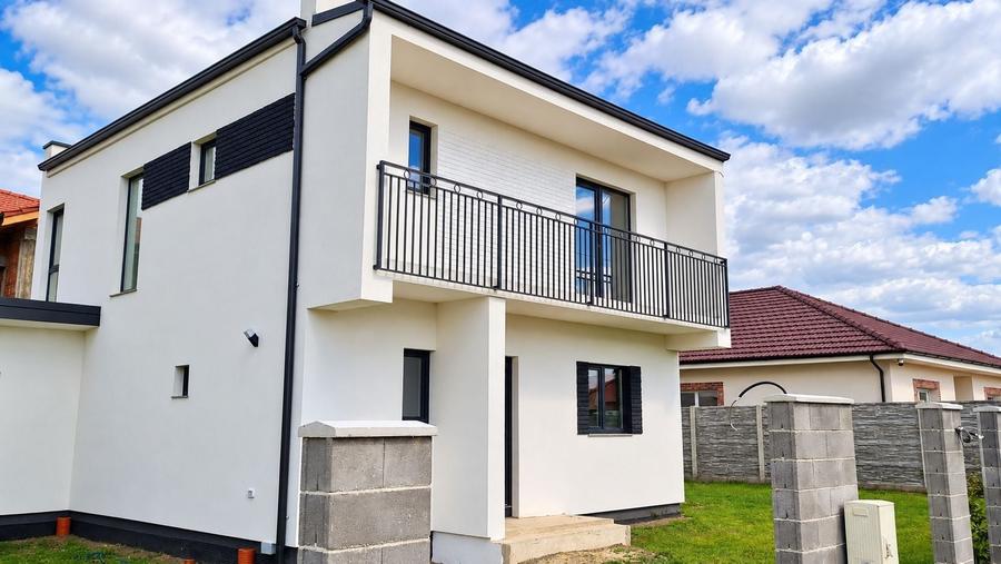 Duplex cu 5 camere cu Canalizare în Dumbrăvița