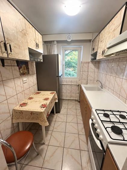 Apartament cu 2 camere semidecomandat, mobilat în Craiovița Nouă