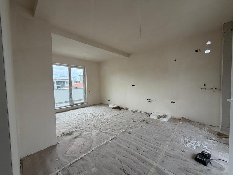 Apartament cu 2 camere semidecomandat în Florești