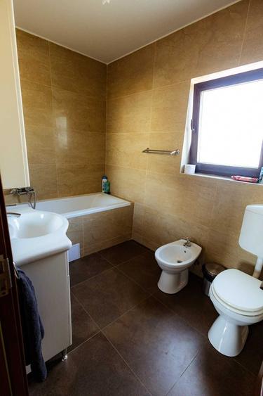 Casă cu 4 camere în Exterior Vest