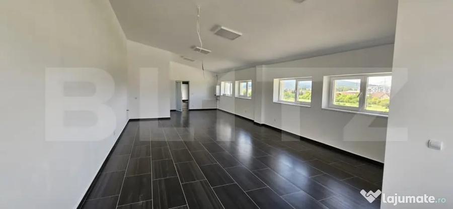 Spațiu comercial, de 2,351 mp, în Central