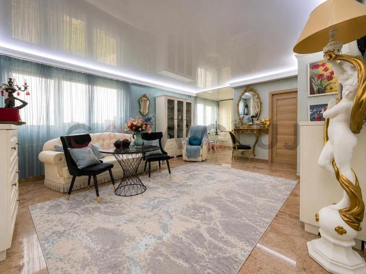 Apartament cu 4 camere semidecomandat, mobilat în Între Lacuri