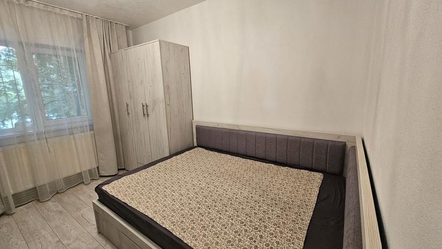 Apartament cu 3 camere decomandat în Craiovei