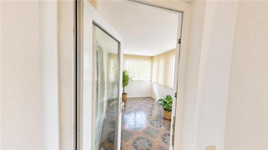 Casă individuală cu 6 camere cu Canalizare în Stupini