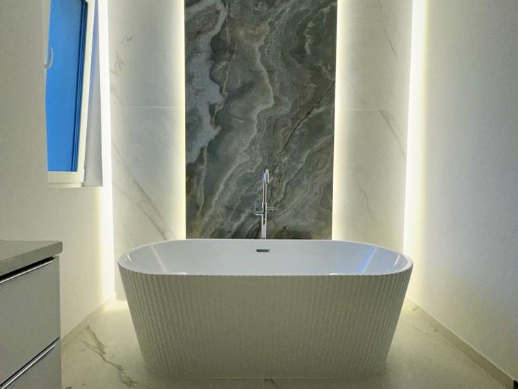 Duplex cu 4 camere cu Canalizare în Aeroport