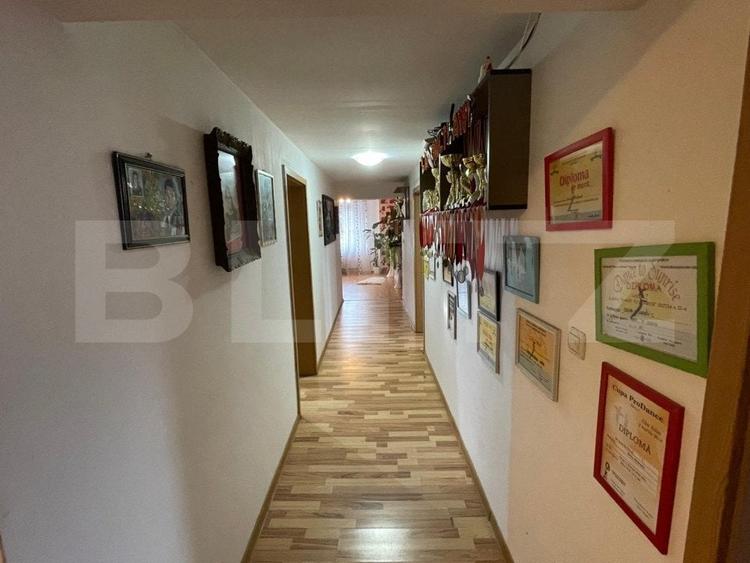 Casă individuală cu 8 camere cu Teren 260 Mp în Central