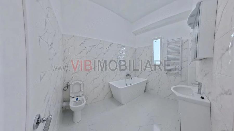 Apartament cu 5 camere decomandat în Viilor