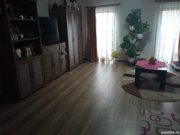 Casă cu 6 camere cu Teren 808 Mp în Moșnița Nouă