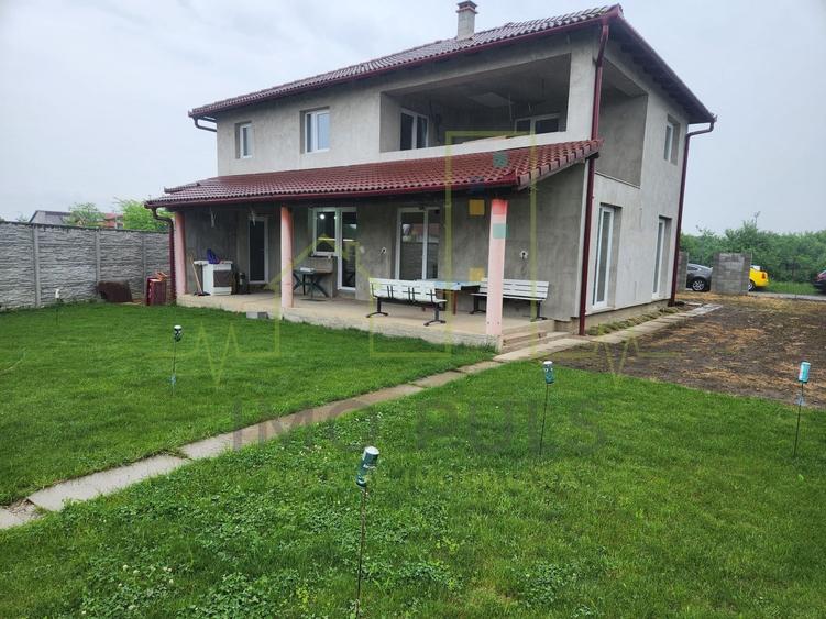Casă individuală cu 5 camere cu Canalizare în Ghiroda