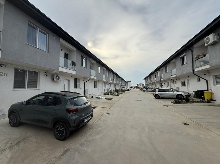 Casă individuală cu 3 camere cu Canalizare în Dobroești