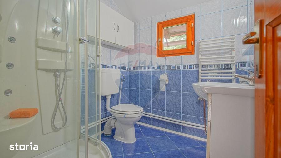 Casă cu 7 camere cu Teren 800 Mp în Purcăreni