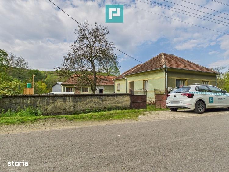 Casă cu 4 camere în Stejar