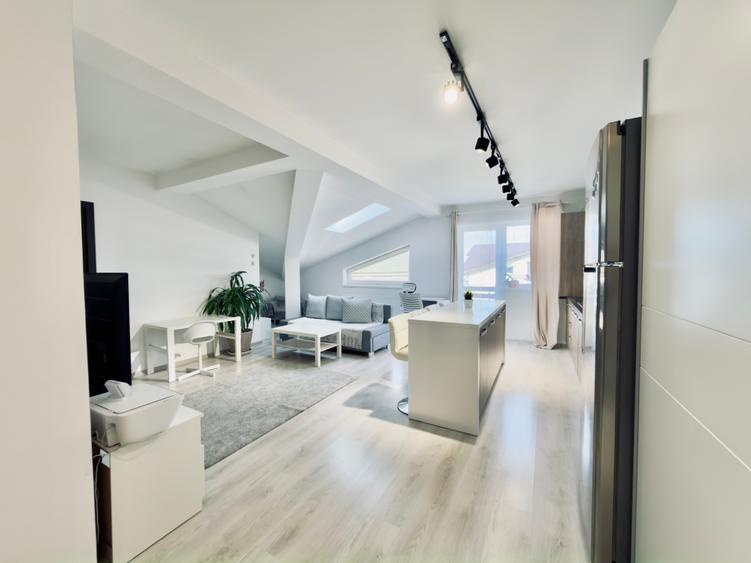 Apartament cu 2 camere semidecomandat, mobilat în Sânpetru