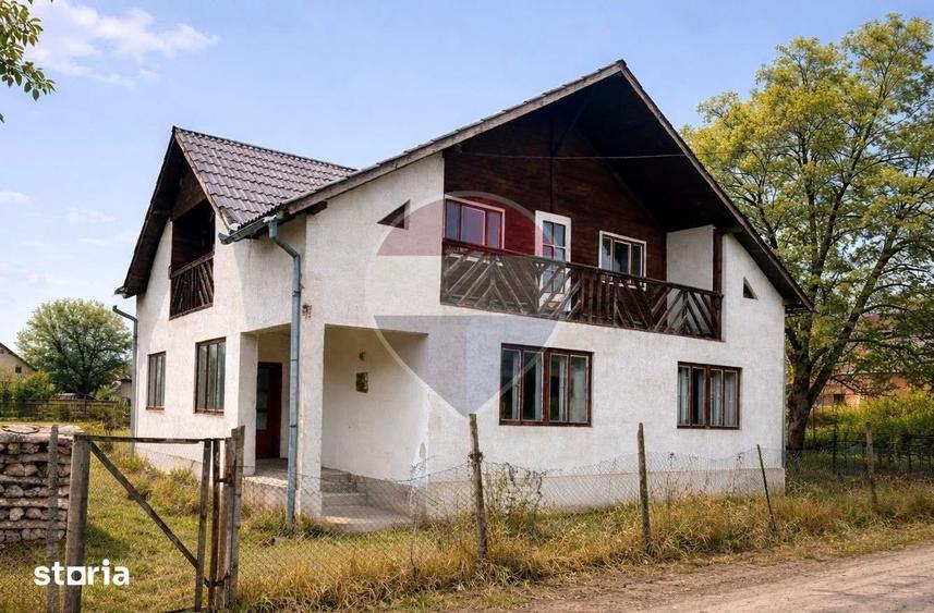 Casă cu 4 camere cu Teren 1723 Mp în Central