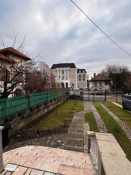 Casă cu 10 camere cu Teren 312 Mp în Central