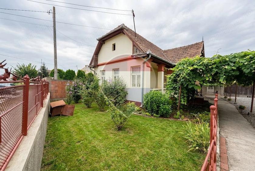 Casă cu Teren 1330 Mp în Central