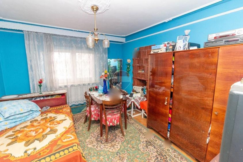 Casă individuală cu 7 camere cu Teren 583 Mp în Central