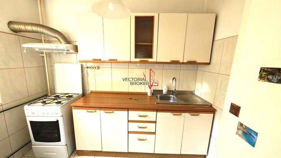 Apartament cu 3 camere decomandat, mobilat în Doamna Ghica