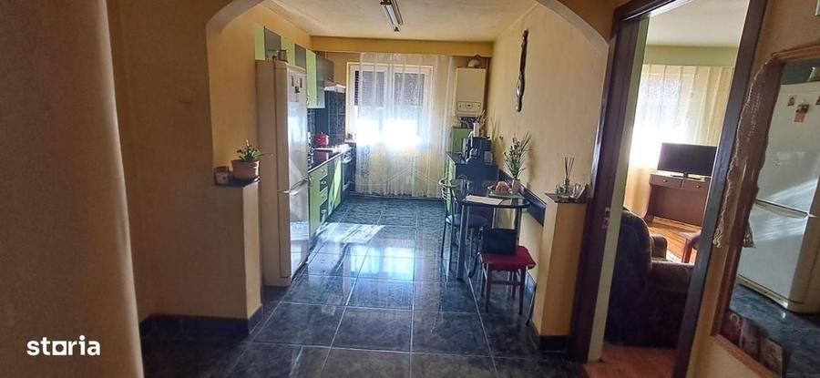 Apartament cu 3 camere în Est