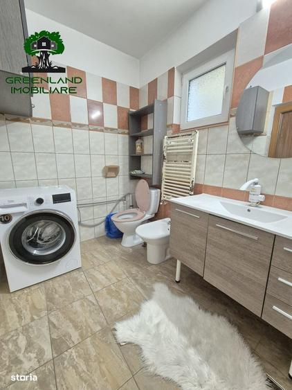 Casă cu 4 camere în Podul de Fier