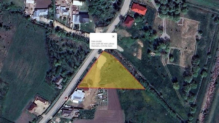 Teren de 2400 mp, în Români