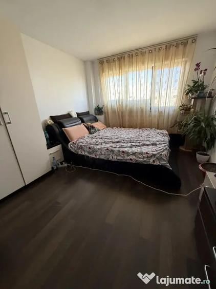 Apartament cu 3 camere decomandat în Drumul Taberei