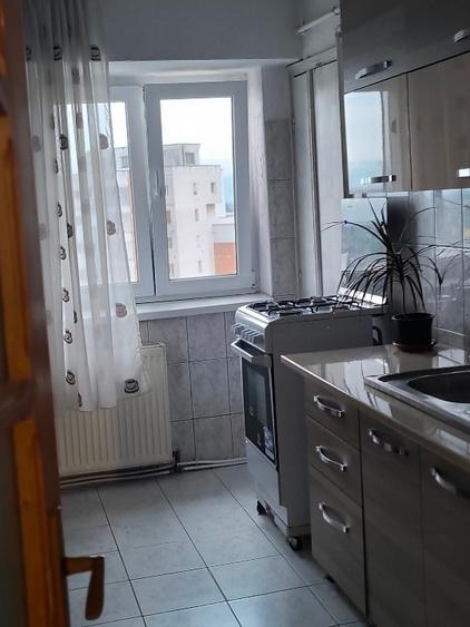 Apartament cu 3 camere decomandat, mobilat în Central