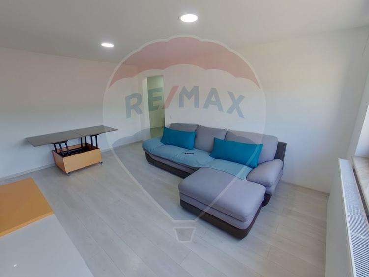 Apartament cu 2 camere, mobilat în Central