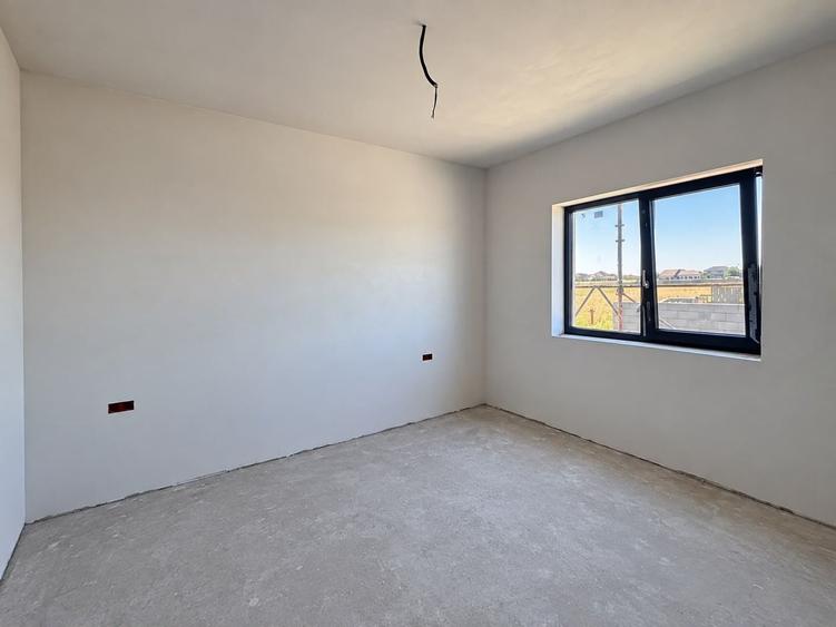 Duplex cu 5 camere cu Canalizare în Moșnița Nouă