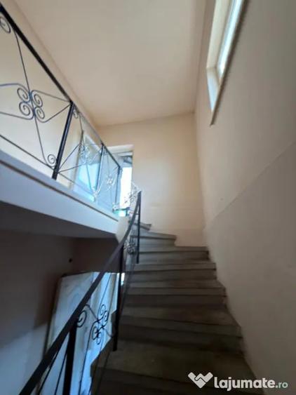 Casa P+1 de vanzare, 4 camere, aproape de centru, ideala - 1