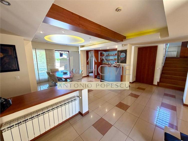 Casă individuală cu 4 camere cu Piscina în Central