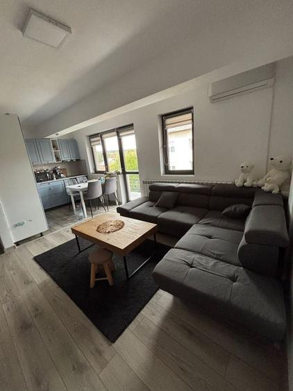 Apartament cu 4 camere decomandat în Central