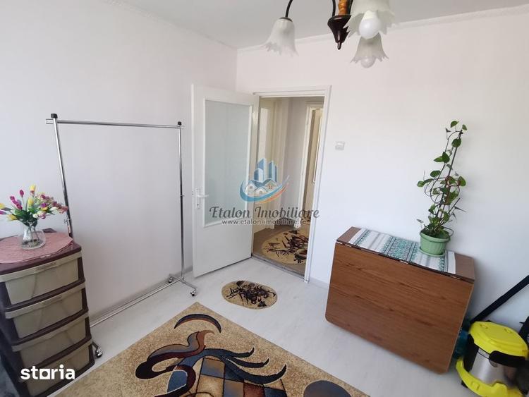 Apartament cu 4 camere decomandat în Calea Romanului