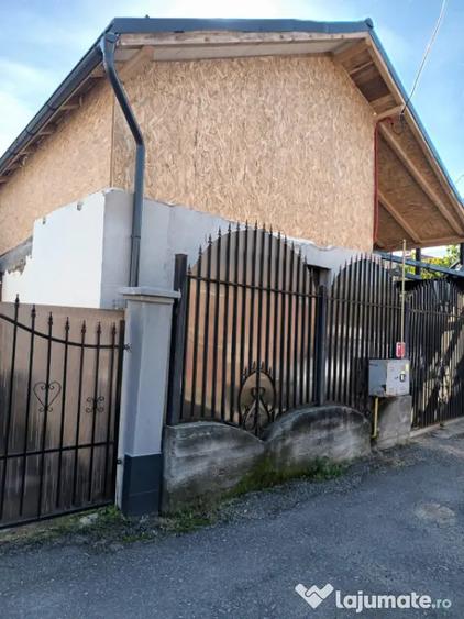 Casă cu 3 camere cu Teren 199 Mp în Central