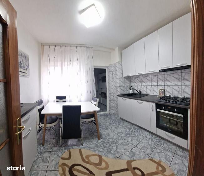 Apartament cu 4 camere decomandat în Central