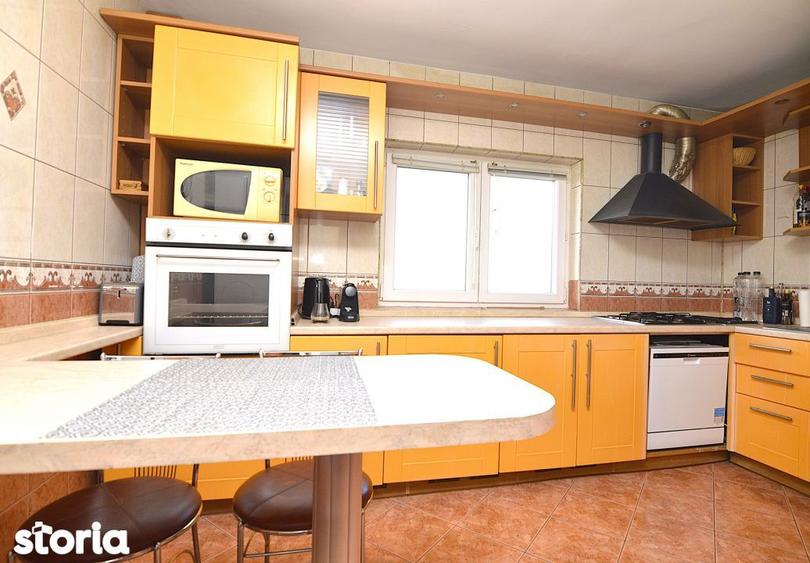 Apartament cu 3 camere decomandat, mobilat în Nerva Traian