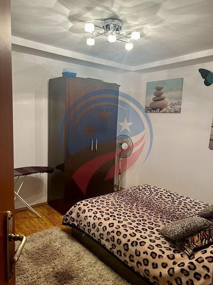 Apartament cu 3 camere decomandat, mobilat în Craiovița Nouă