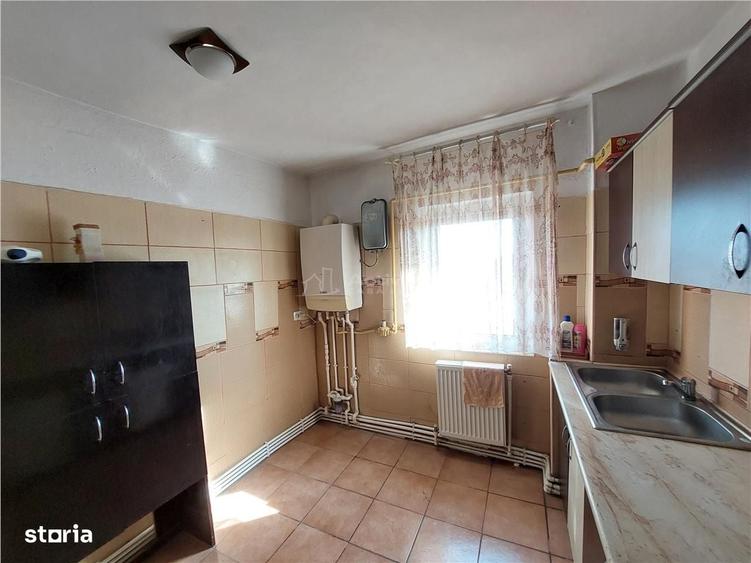Apartament cu 3 camere decomandat în Micro 3