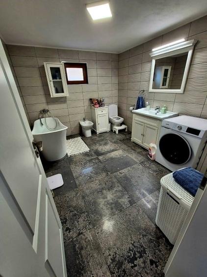 Casă individuală cu 4 camere cu Canalizare în Giarmata