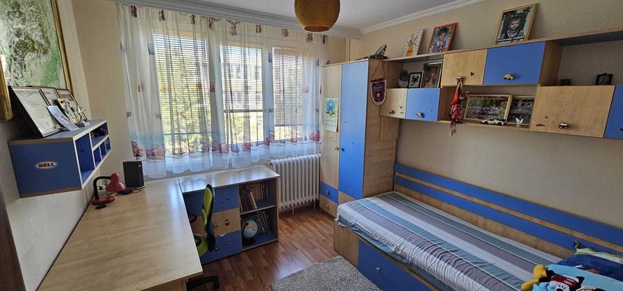 Apartament cu 4 camere decomandat în Ghencea