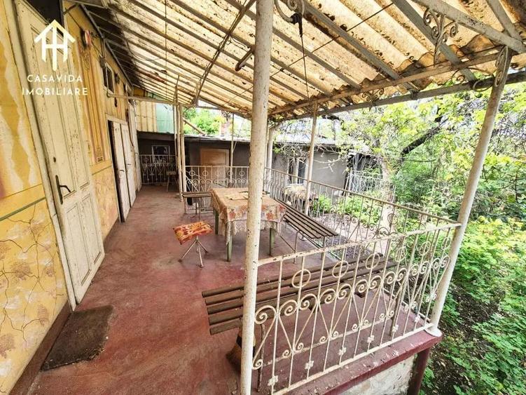 Casă cu 5 camere cu Teren 636 Mp în Central