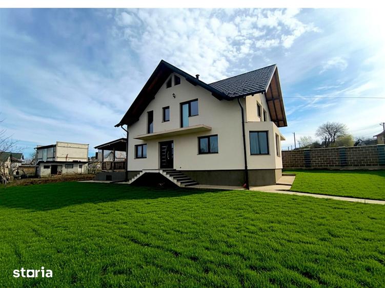 Casă cu 5 camere cu Teren 1000 Mp în Șcheia