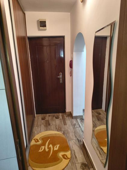 Inchiriez apartament 2 camere, mobilat, utilat, AC, zona Sud, 4/4. - 6