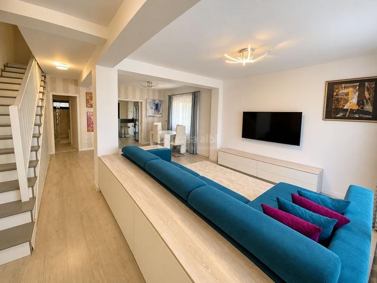Duplex cu 4 camere cu Canalizare în Bucium