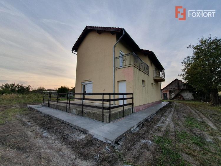 Casă individuală cu 5 camere cu Canalizare în Breștea