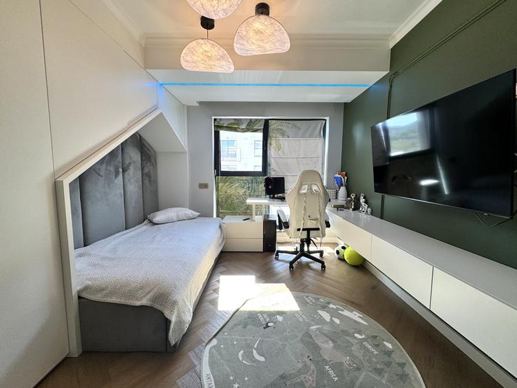 Apartament cu 3 camere semidecomandat, mobilat în Florești